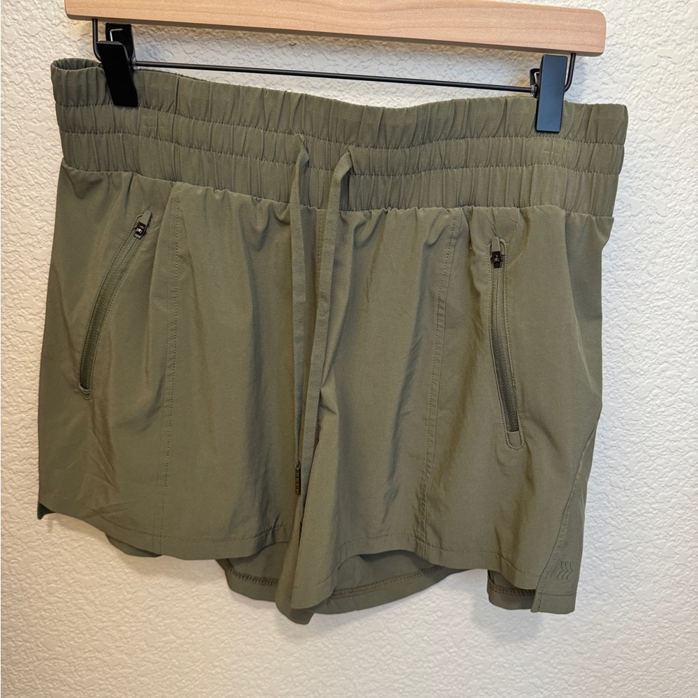 🤍 All in Motion Running Shorts Olive Green Medium